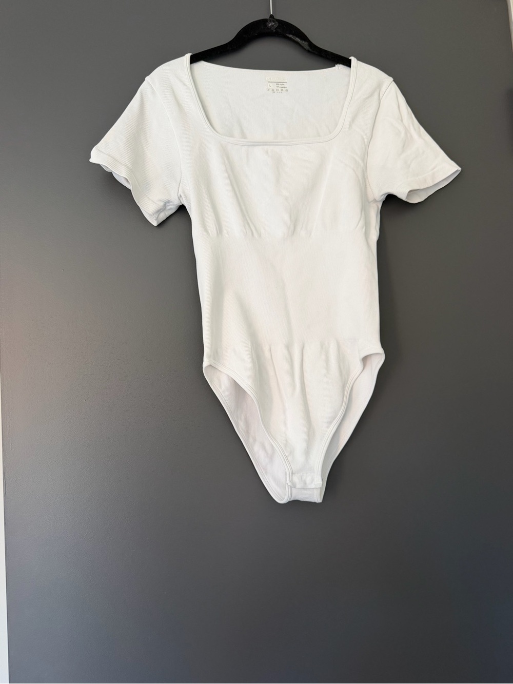 QQQ Square Neck Short Sleeve Bodysuit in White